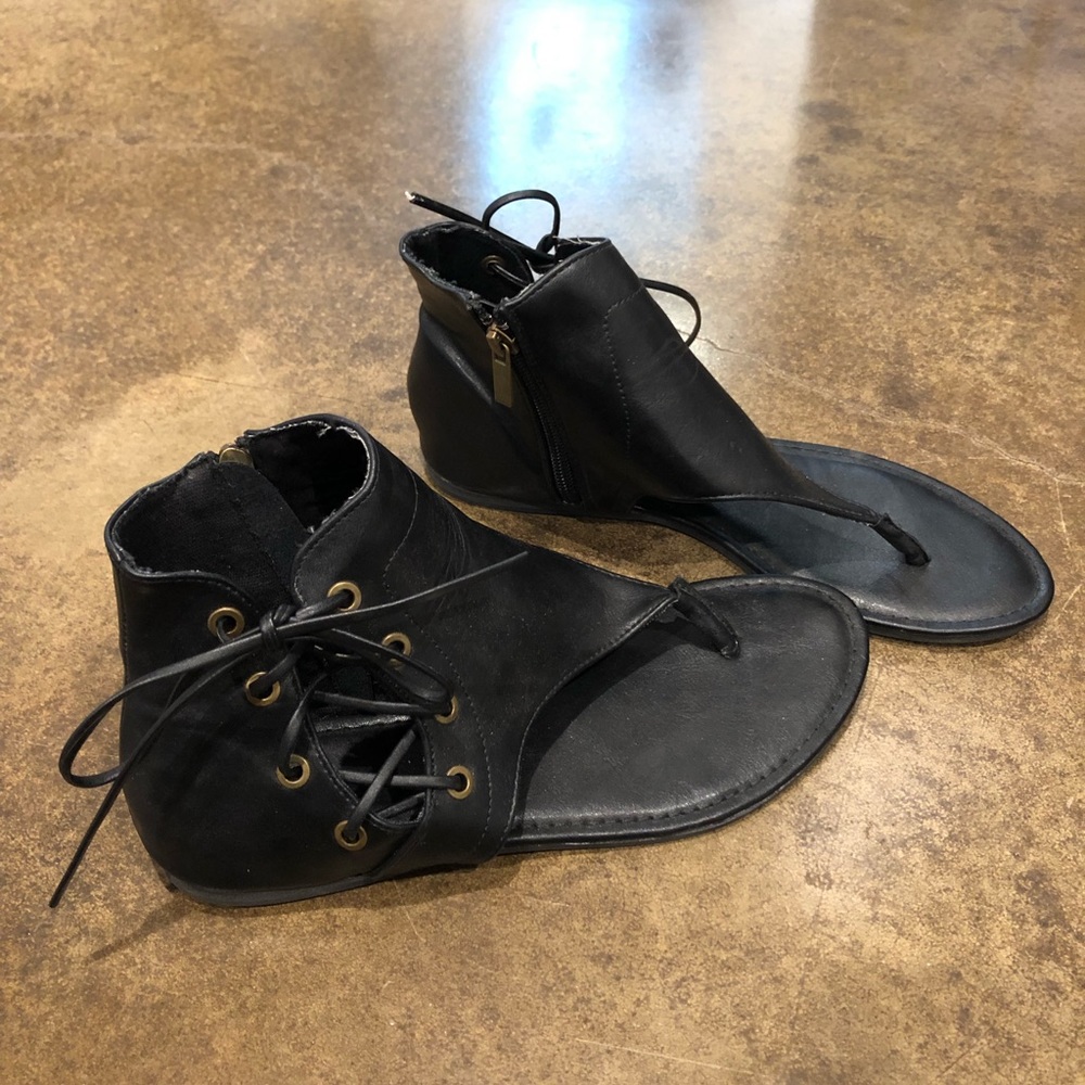 Bamboo Size 8.5 Black Side Lace up Sandals